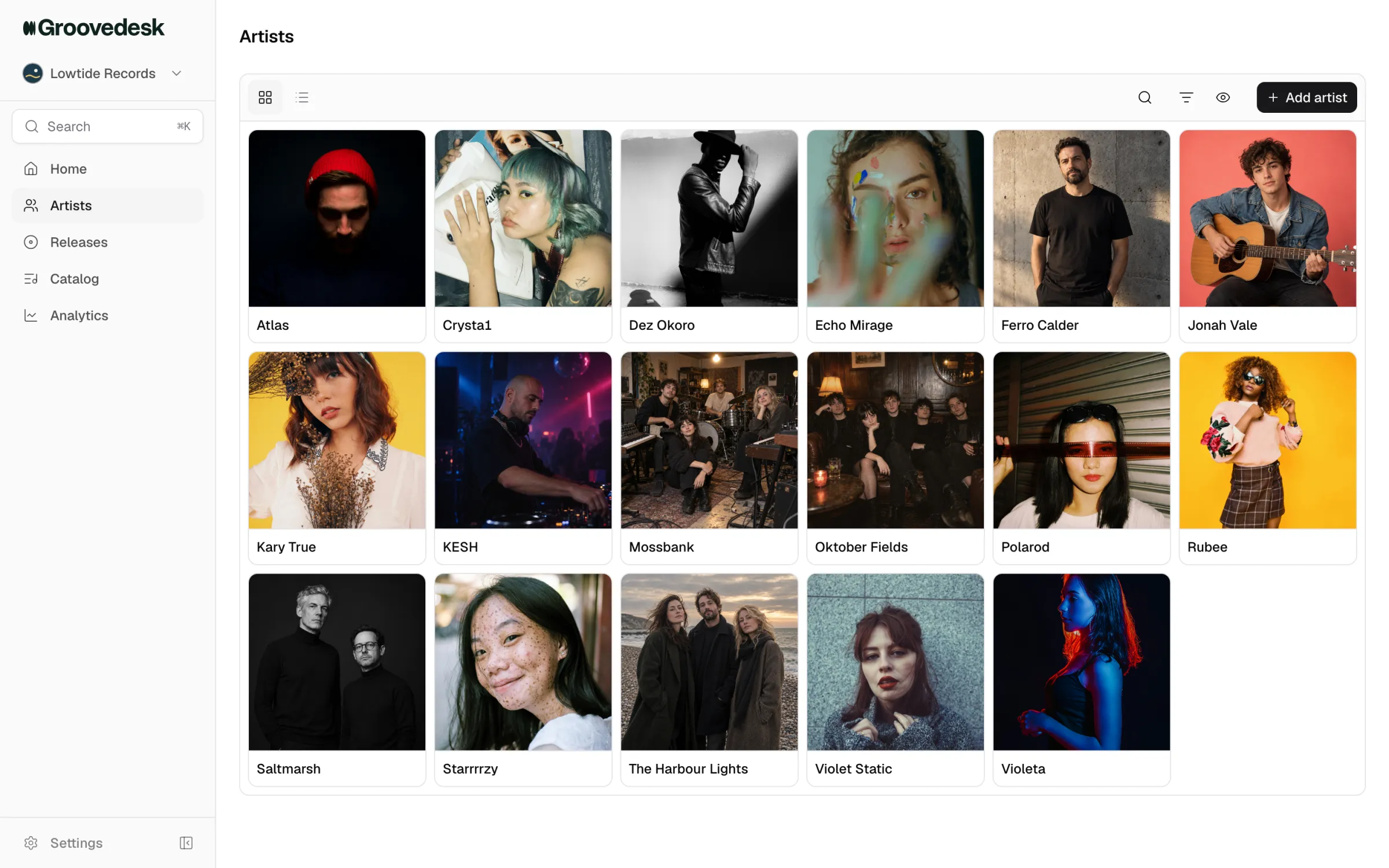 La page Artistes dans Groovedesk : une grille des artistes de la maison de disques avec photos et noms.